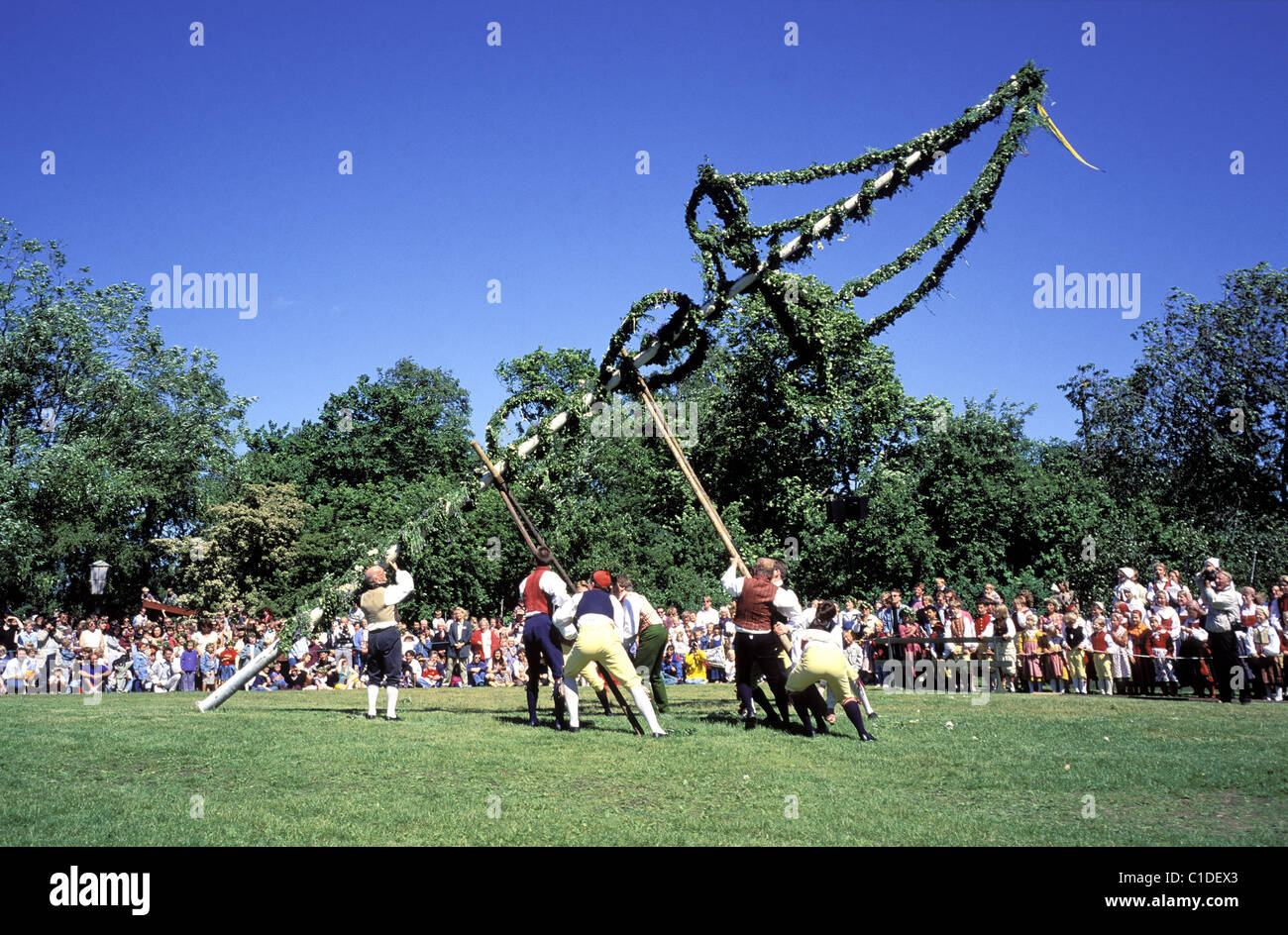 Midsommar fest fotografías e imágenes de alta resolución Alamy