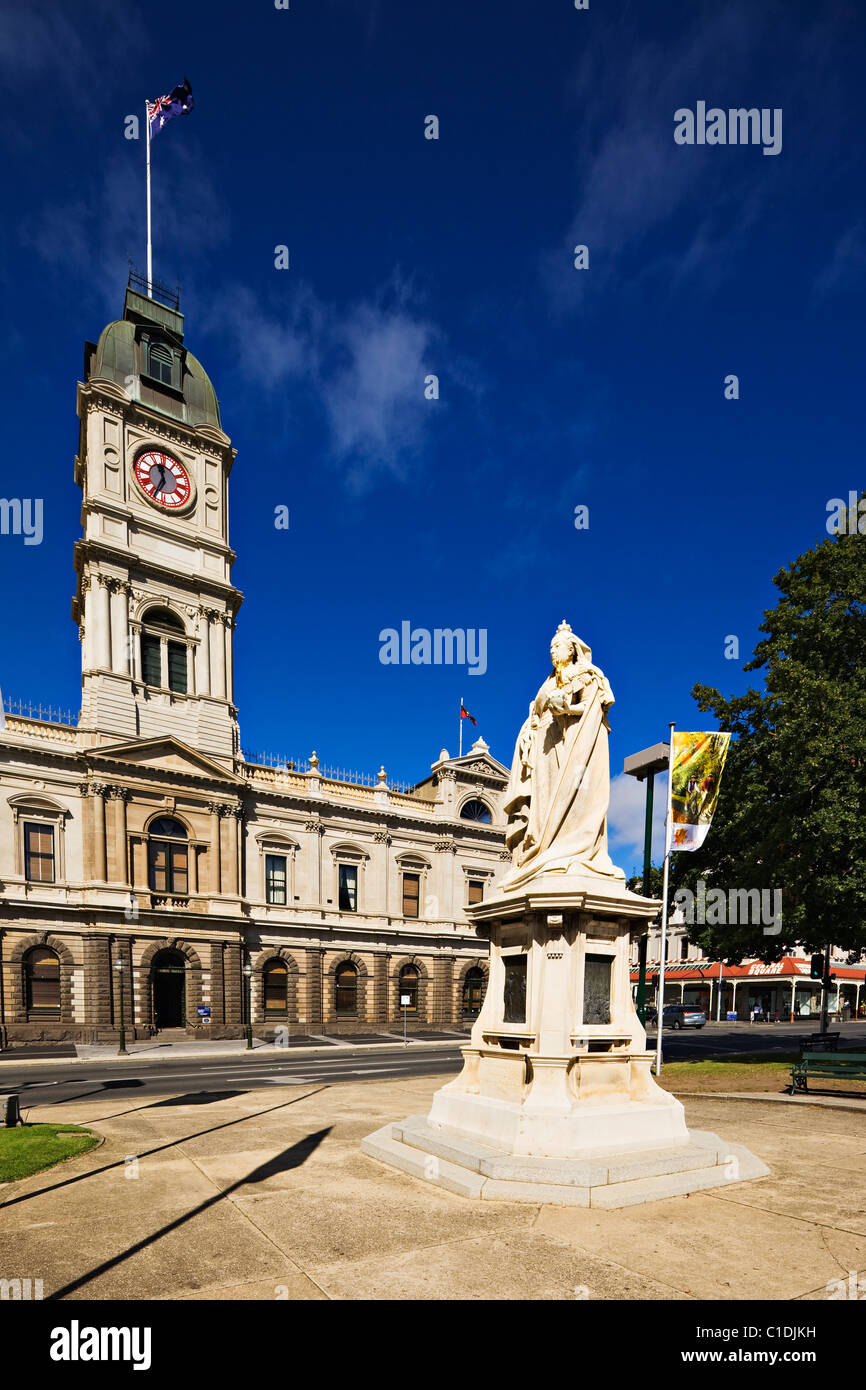 Ballarat Australia / El Ayuntamiento de 1872 y el Monumento a la Reina Victoria. Foto de stock