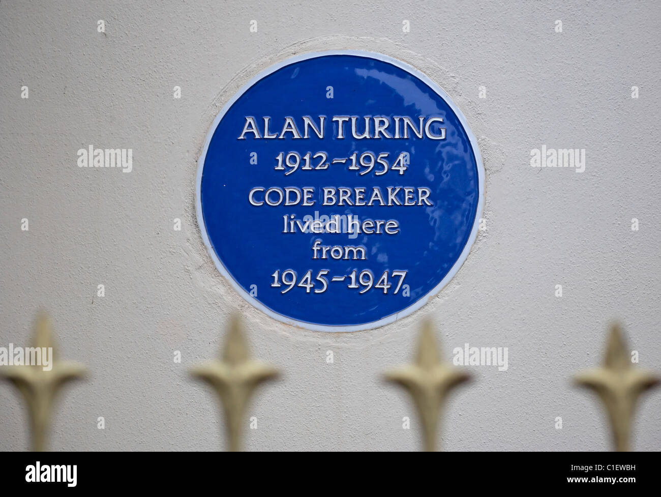 Placa Azul Marcando Una Casa De Codebreaker Y Matematico Alan Turing M En Hampton Middlesex Inglaterra Fotografia De Stock Alamy