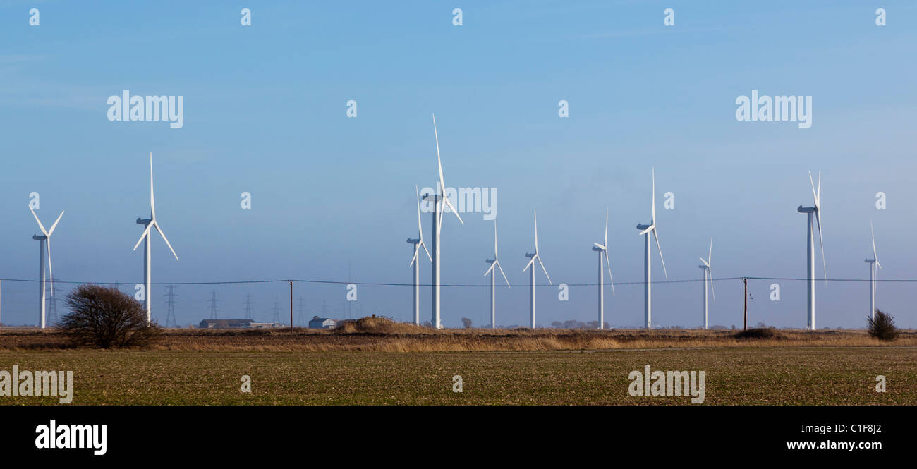 Granja de molinos de viento generadoras de electricidad cerca de Rye, East Sussex. Foto de stock