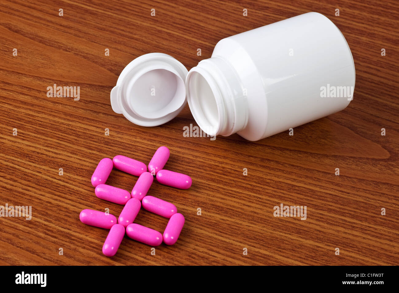 Las Capsulas De Medicina Formando Un Signo De Dolar En Una Tabla Fotografia De Stock Alamy