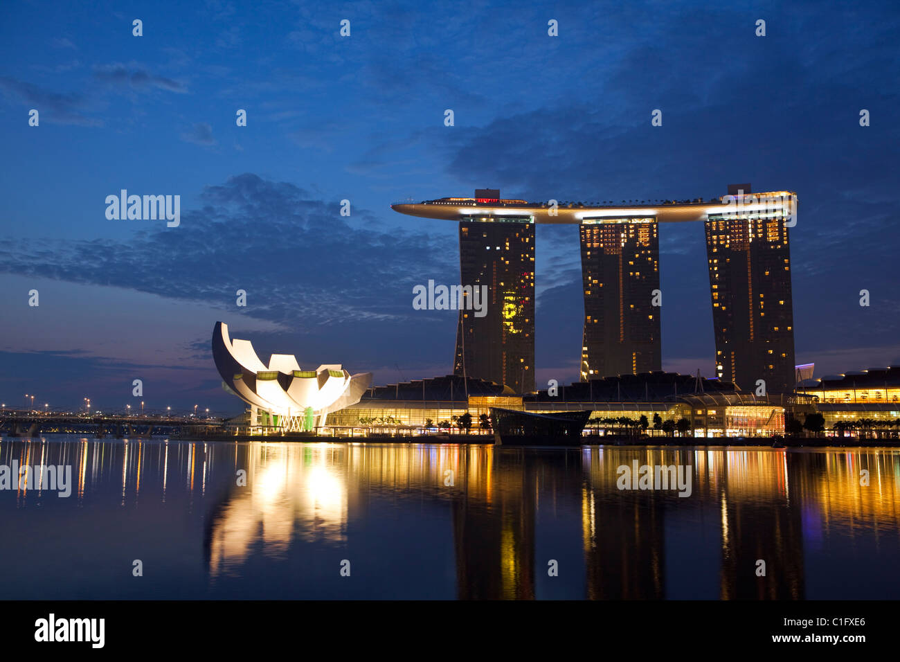 El Marina Bay Sands de Singapur. Marina Bay, Singapur Foto de stock