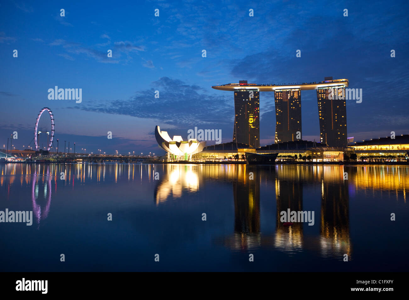 El Marina Bay Sands de Singapur. Marina Bay, Singapur Foto de stock