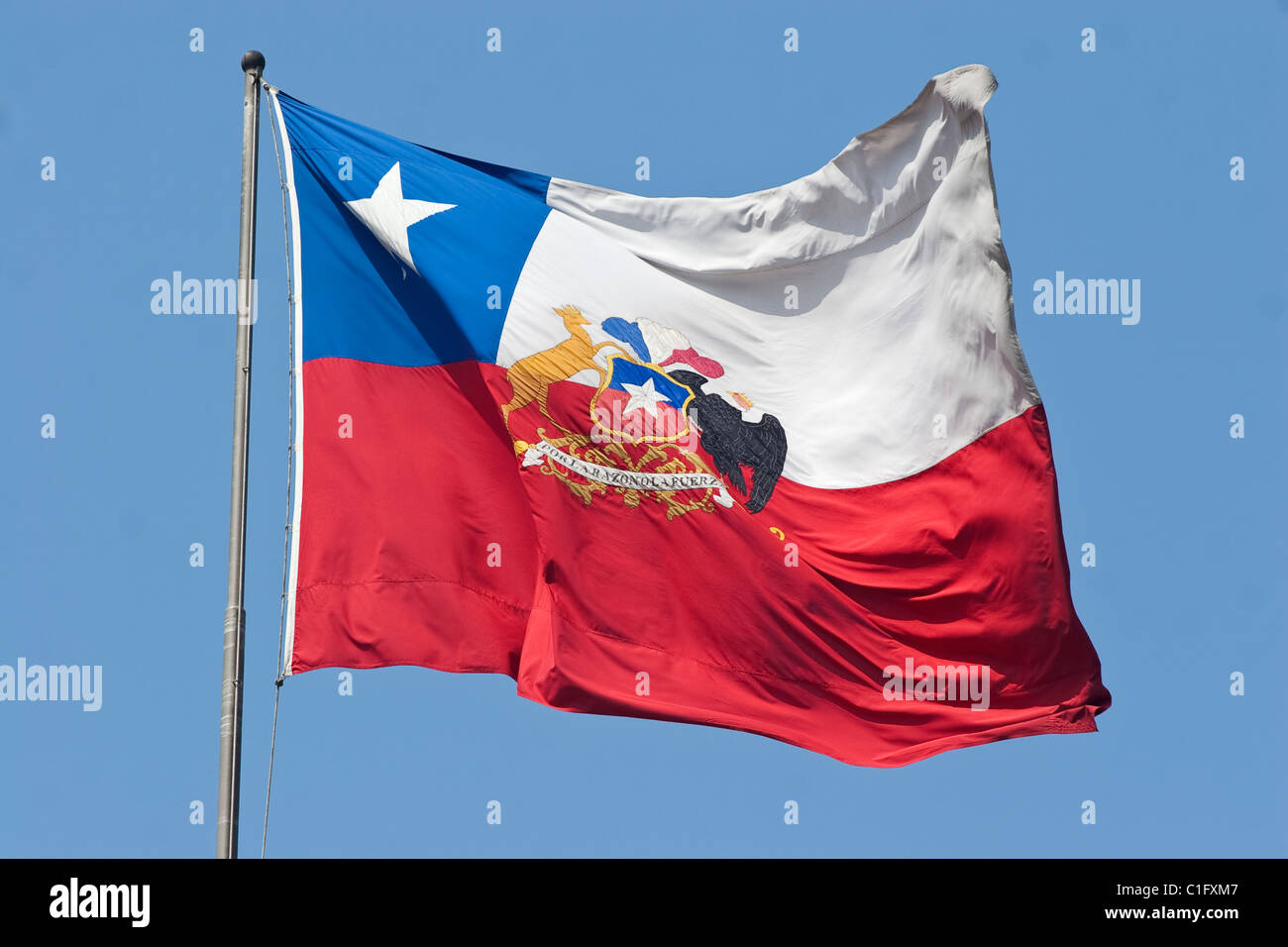 Bandera chilena en el Palacio de La Moneda, el Palacio Presidencial en