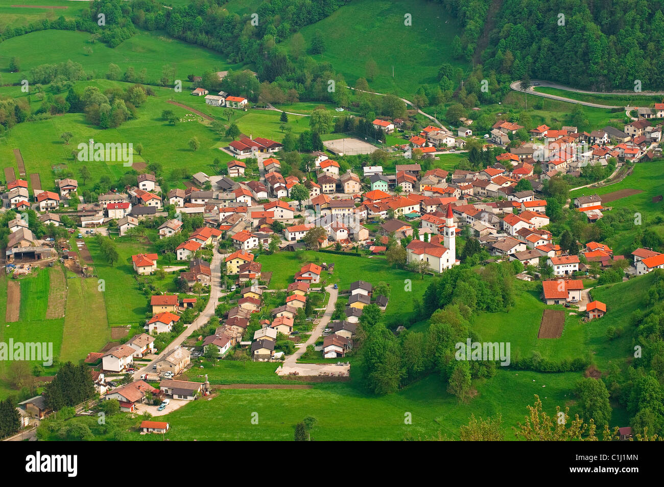 Vista aérea de Bovec, Soca Valley, Eslovenia Foto de stock