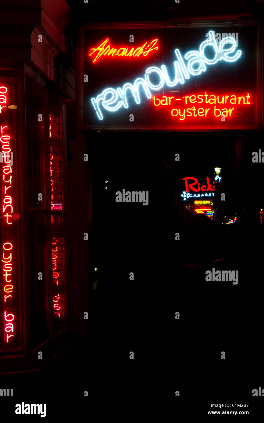 Neon bar sign bourbon street fotografías e imágenes de alta resolución