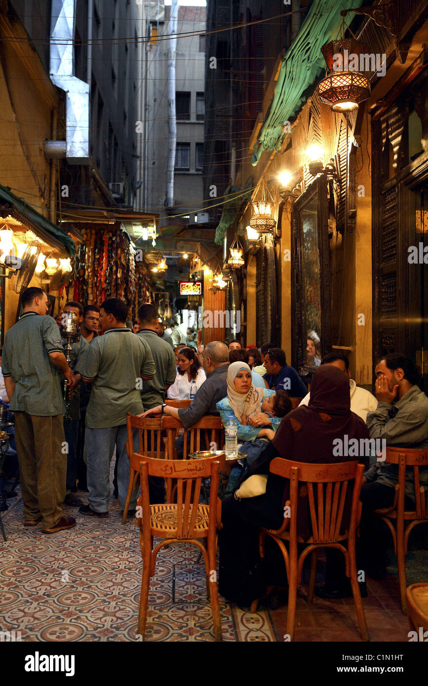 Egipto, El Cairo, en el centro de la ciudad, dentro del zoco de Khan El Khalili, el Fishawi cafe Foto de stock
