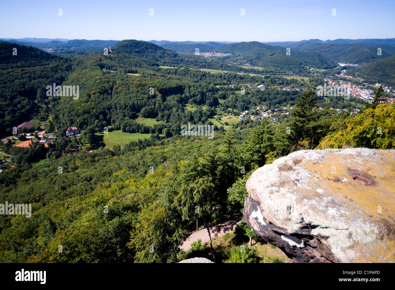 Alemania paisaje desde el castillo Trifels Foto de stock