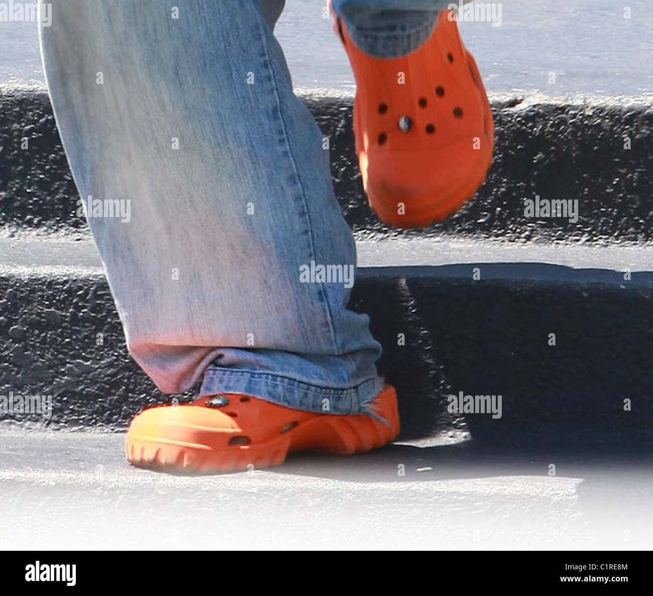 Orange crocs fotografías e imágenes de alta resolución - Alamy