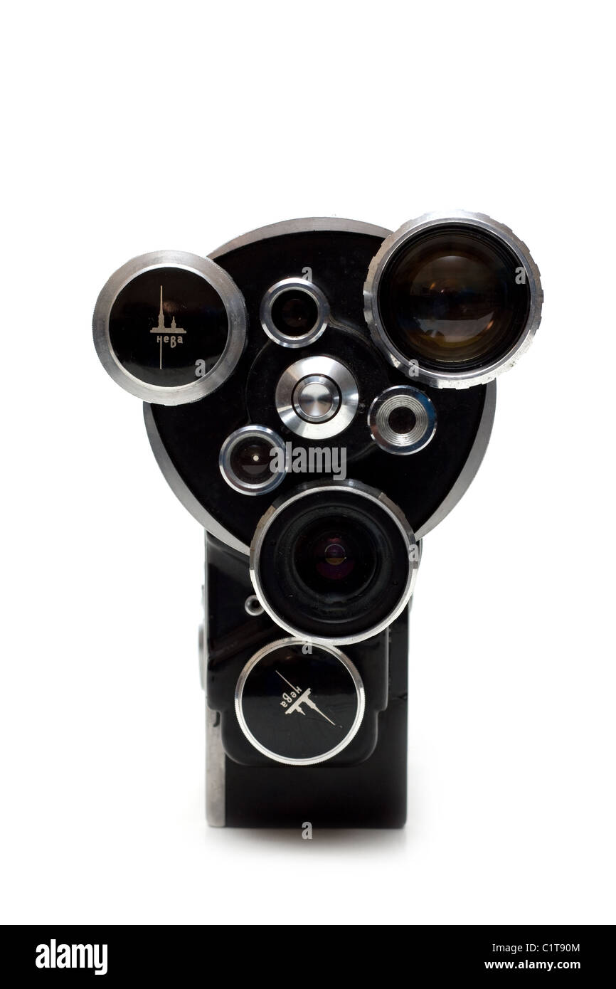 Antigua cámara de película de 16 mm con tres lentes sobre fondo blanco  Fotografía de stock - Alamy