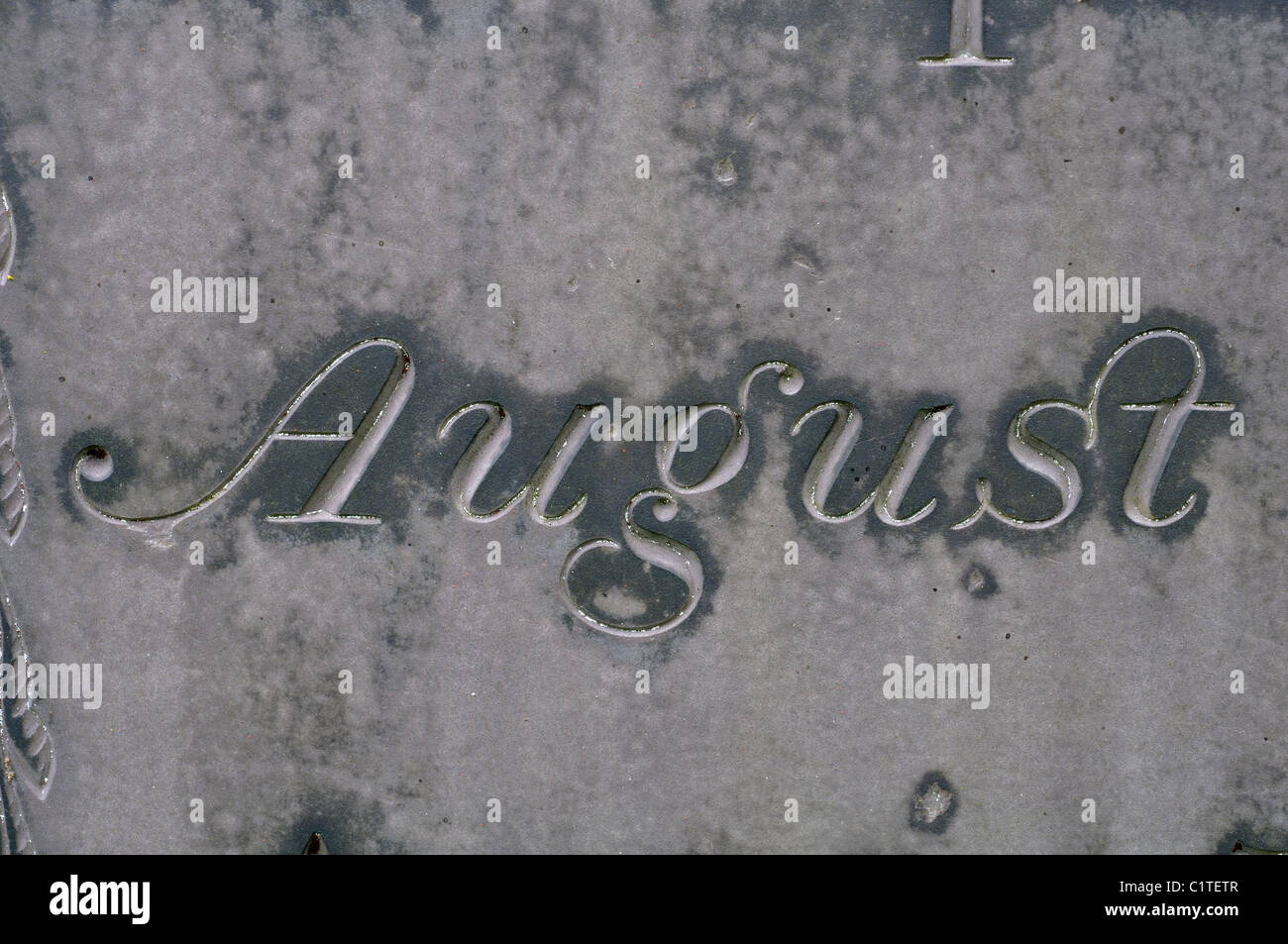 La palabra agosto detalle de la lápida de pizarra, Leicestershire, REINO UNIDO Foto de stock