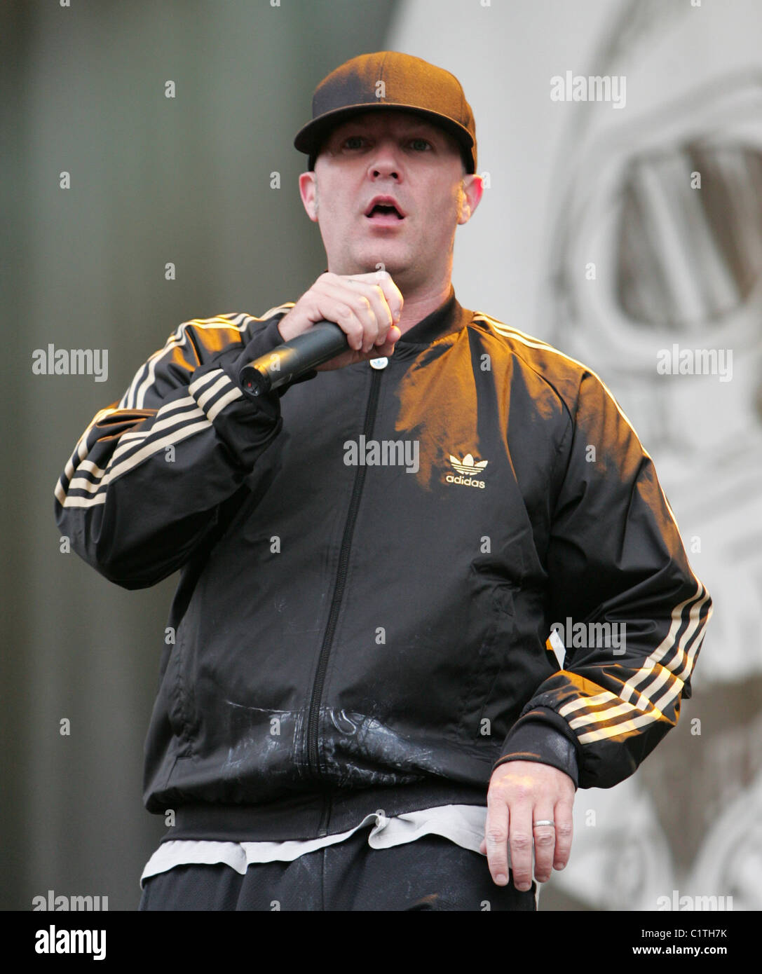 Fred Durst Limp Bizkit tocando en vivo en el Sonisphere Festival 2009 - Día  Dos en Stevenage, Inglaterra - 02.08.09 Fotografía de stock - Alamy