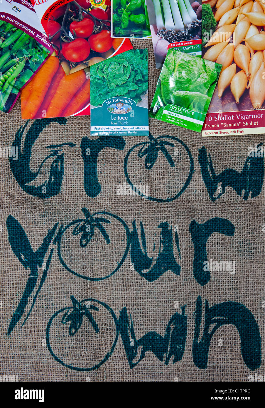 Hacer crecer su propia bolsa de arpillera diversos paquetes de semillas Foto de stock