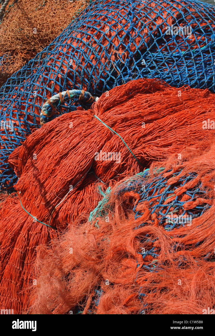 Redes de pesca de colores brillantes. Foto de stock