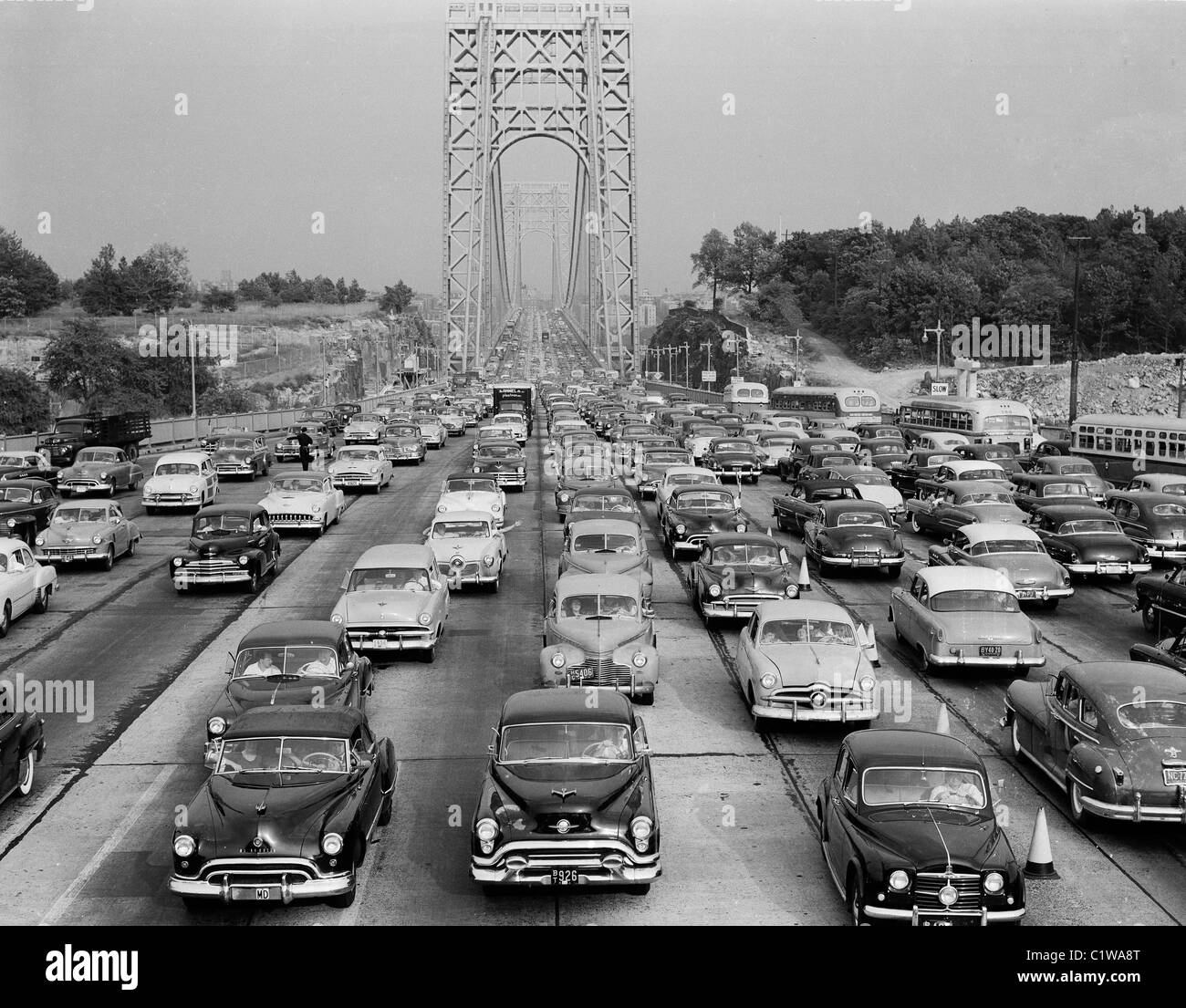 Los Estados Unidos, Nueva York, el tráfico pesado en frente de cabinas de peaje del puente George Washington Foto de stock