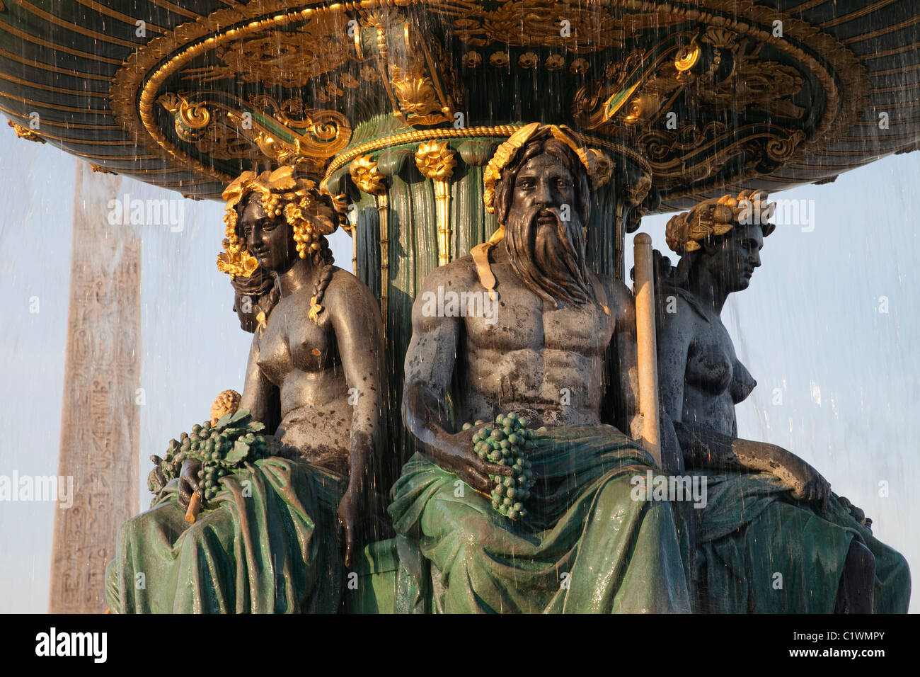 Esculturas de una fuente, La Fontaine des mers, Place de la Concorde, París, Francia Foto de stock