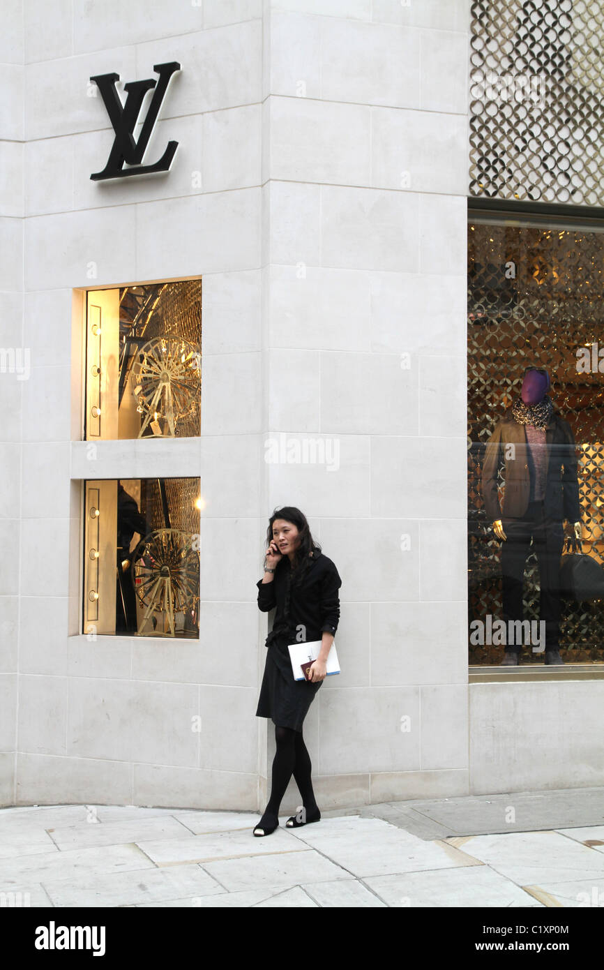 Tienda Louis Vuitton London Foto de stock y más banco de imágenes de  Londres - Inglaterra - Londres - Inglaterra, Boutique, Calle - iStock