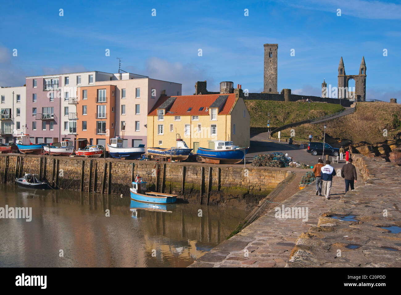 Old Harbour, St. Andrews, Fife, Escocia, marzo de 2011 Foto de stock