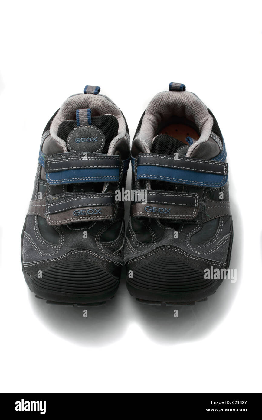 Geox Respira childs zapatillas de entrenamiento y aceitados Geobuck suede, gris azul celeste tamaño 33 (UK) de tamaño 1 Fotografía stock - Alamy