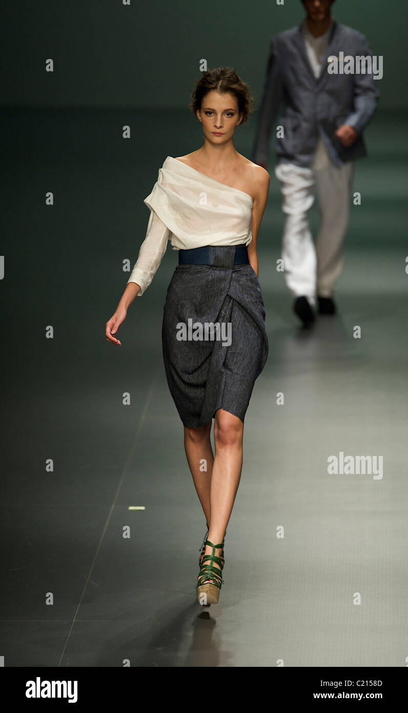 Modelo Madrid Fashion Week Primavera Verano 2010 Adolfo