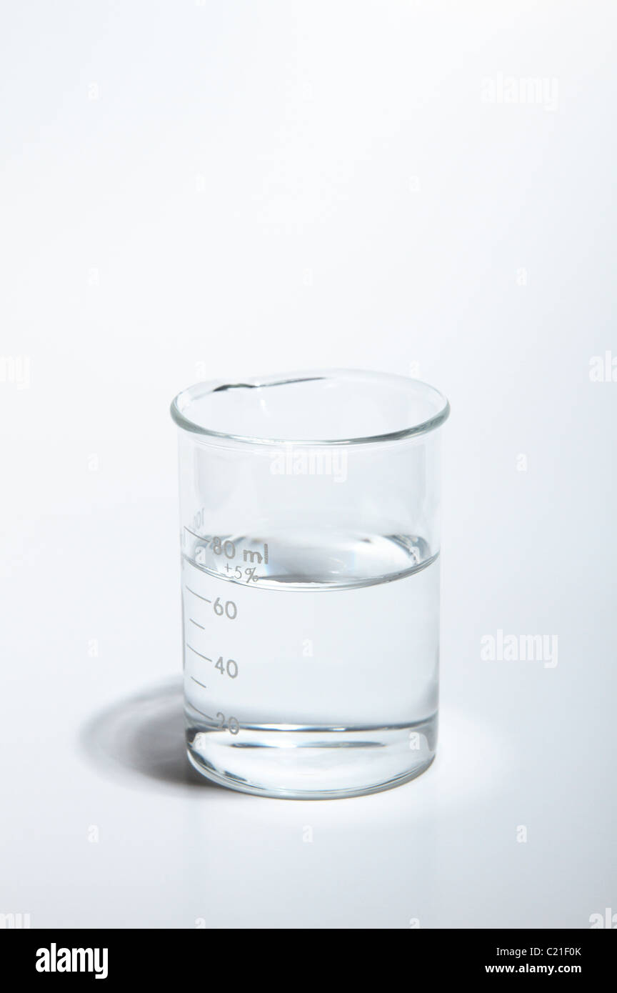 pelo De todos modos Médico Un vaso de precipitados de 100 mL que contenga agua Fotografía de stock -  Alamy