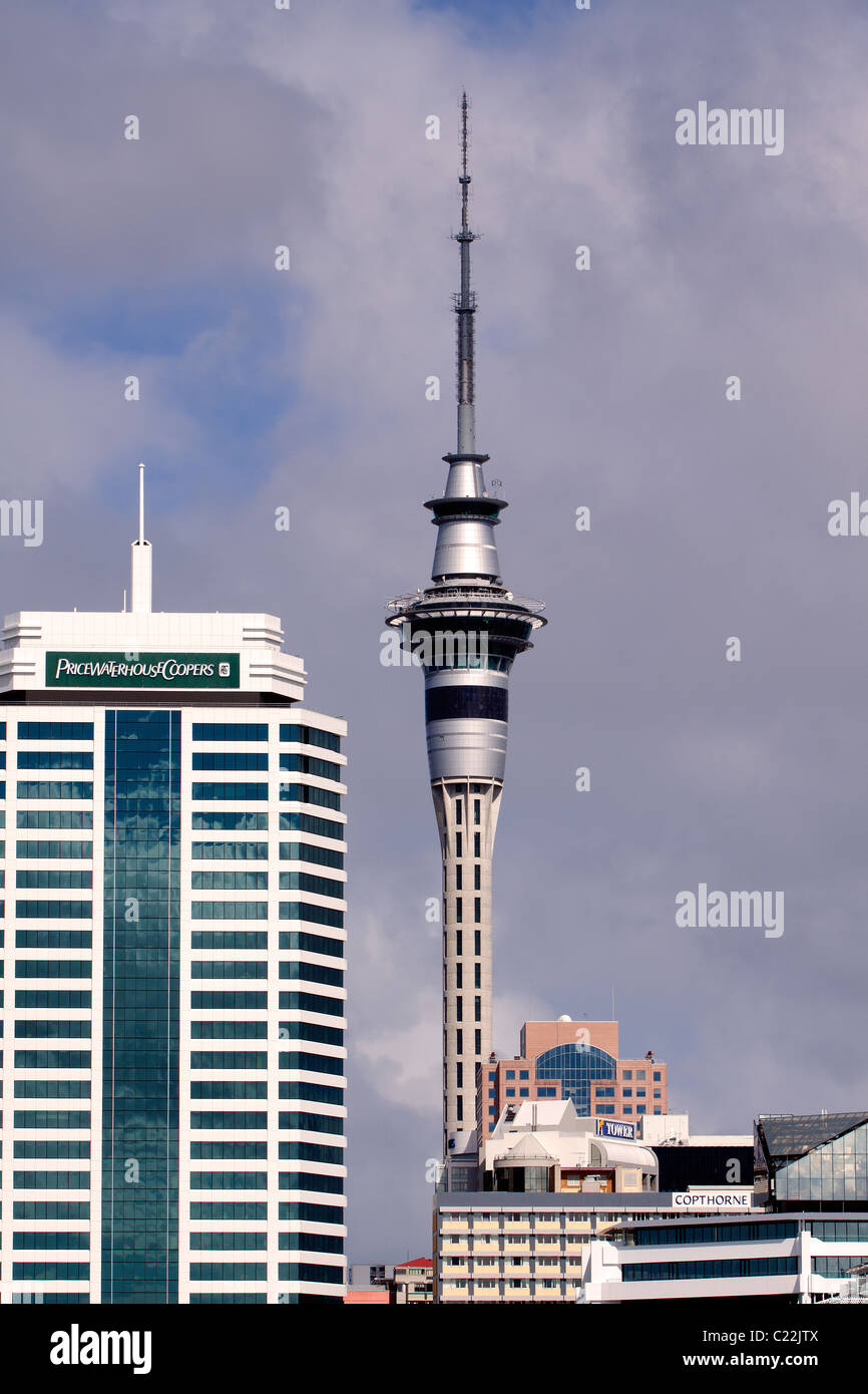 Auckland Sky Tower, el edificio más alto del hemisferio sur Foto de stock