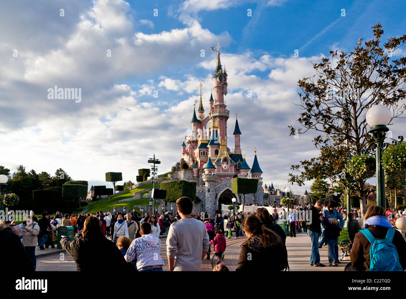 El Castillo de Cenicienta en Disneyland París, Francia Foto de stock