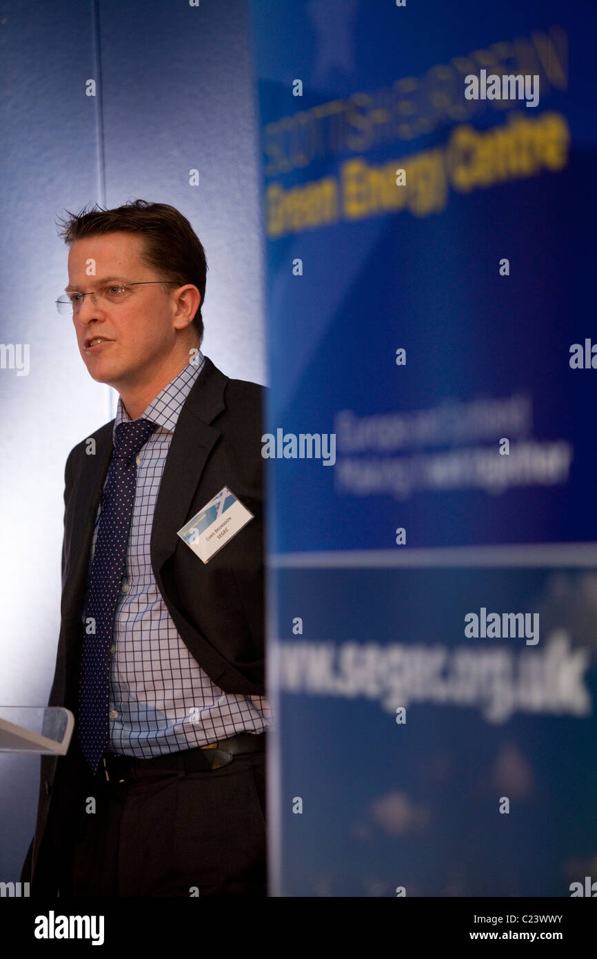 Chris Bronsdon, Jefe Ejecutivo Escocés Centro de Energía Verde Europeo preside la Conferencia de Energía Verde Escocés en Edimburgo Foto de stock