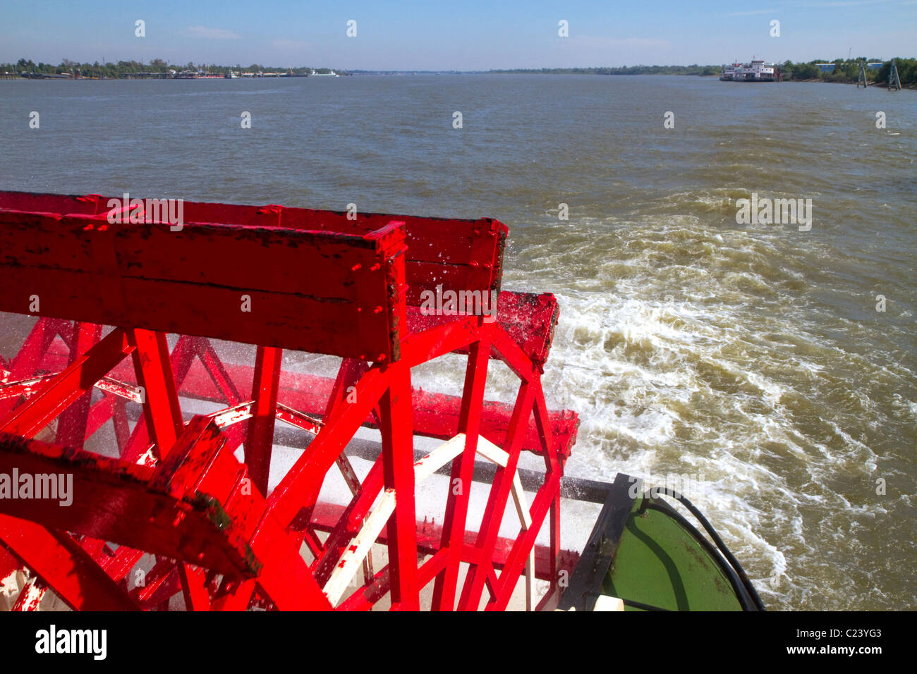 Rueda de paletas de la SS. Steamboat Natchez en el Río Mississippi, en Nueva Orleáns, Luisiana, Estados Unidos. Foto de stock