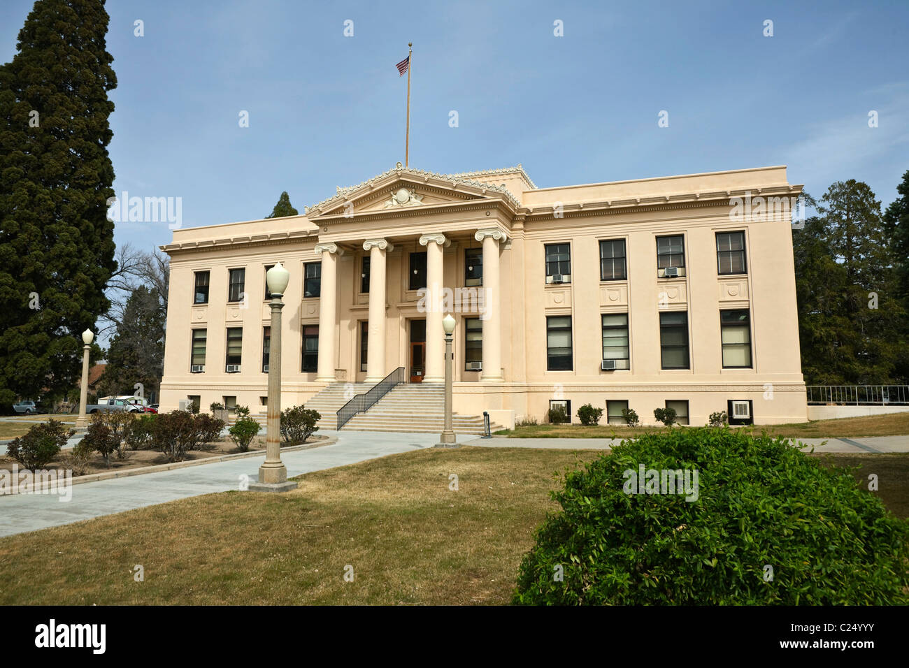 Classic County Courthouse en el oeste de los Estados Unidos. Foto de stock
