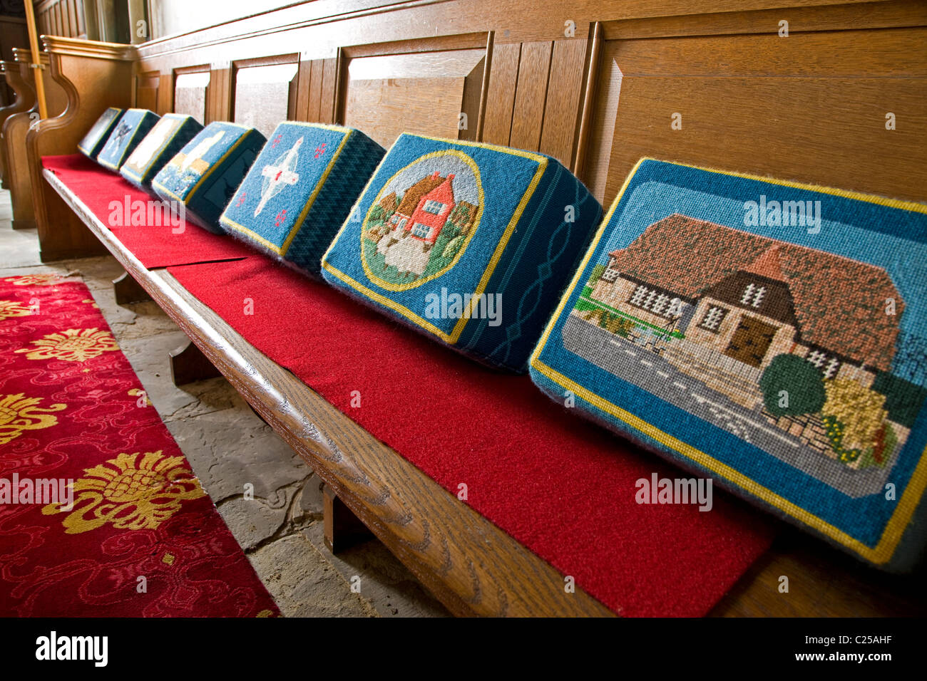 Rodilleras bordadas fotografías e imágenes de alta resolución - Alamy