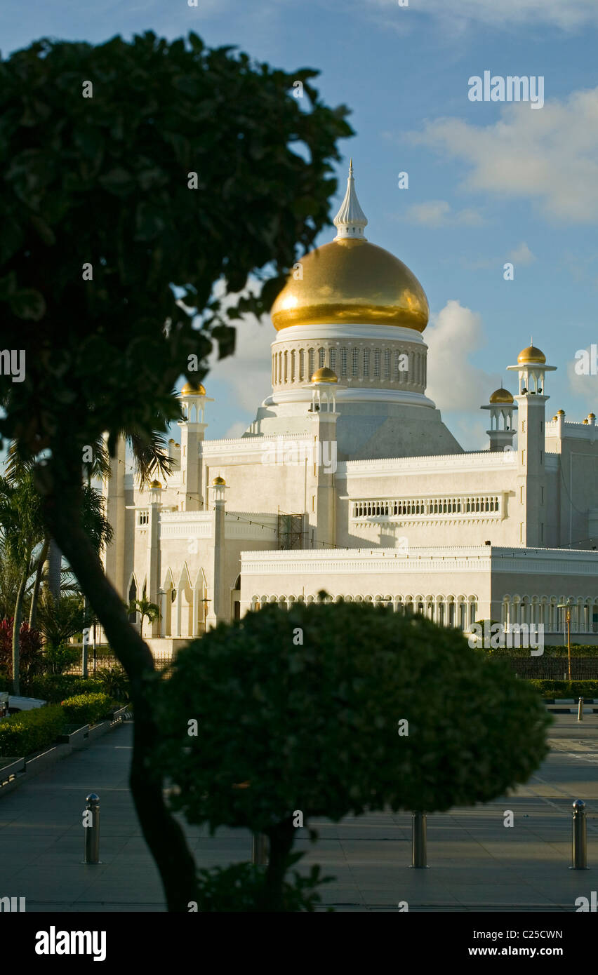 El sultán Omar Ali Saifuddien Mezquita, Bandar Seri Begawan, Brunei. Foto de stock