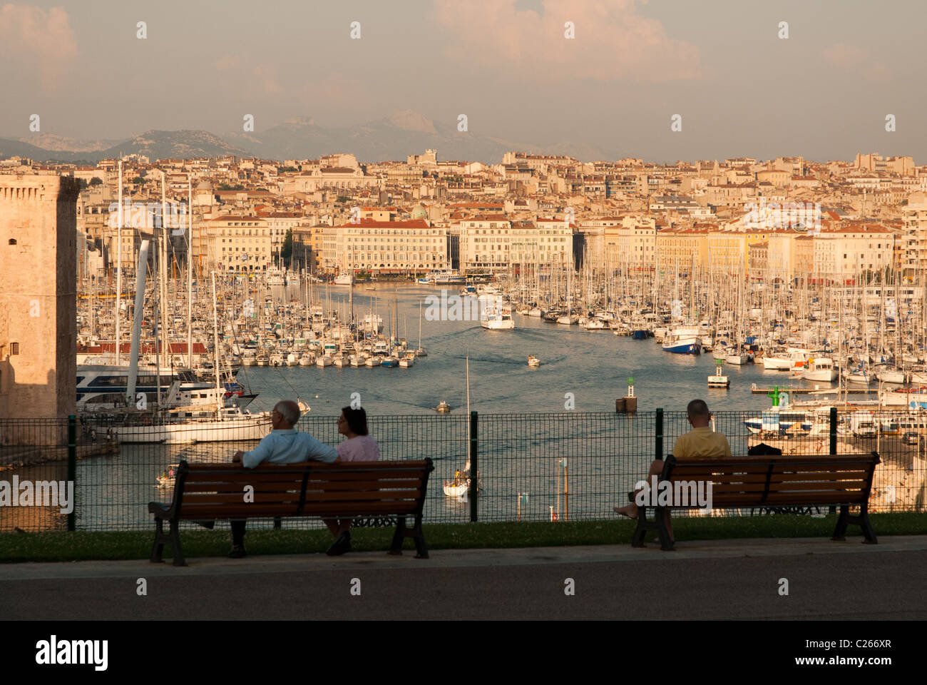 La vista panorámica de Marsella, el puerto antiguo y el Bouches du Rhone. Foto de stock