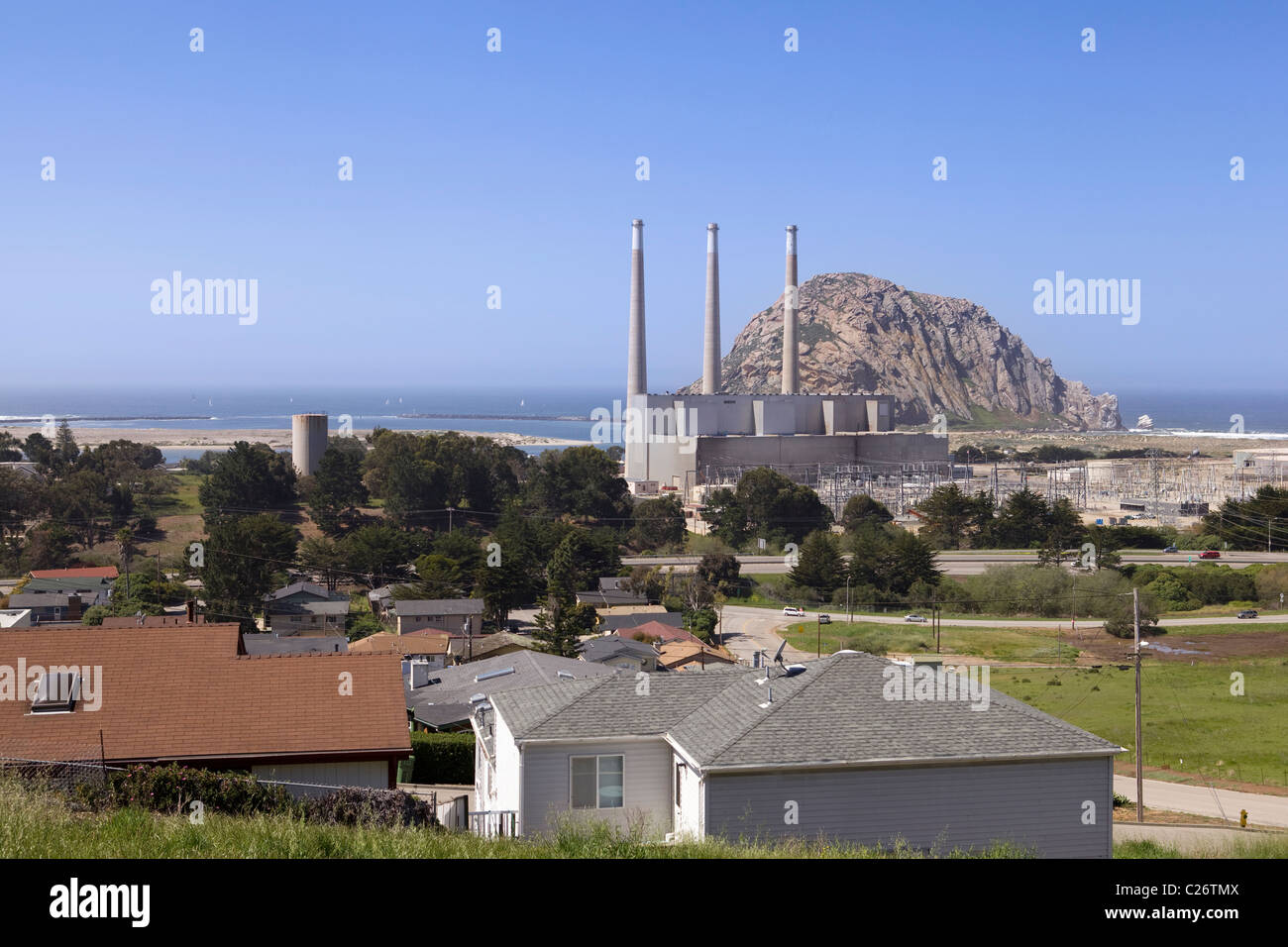 Planta de energía de Morro Bay, California, EE.UU. Foto de stock
