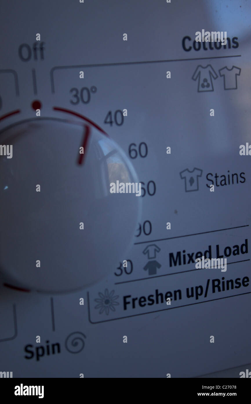 Lavadora marcar ajustado a 30 grados de lavar Fotografía de stock - Alamy