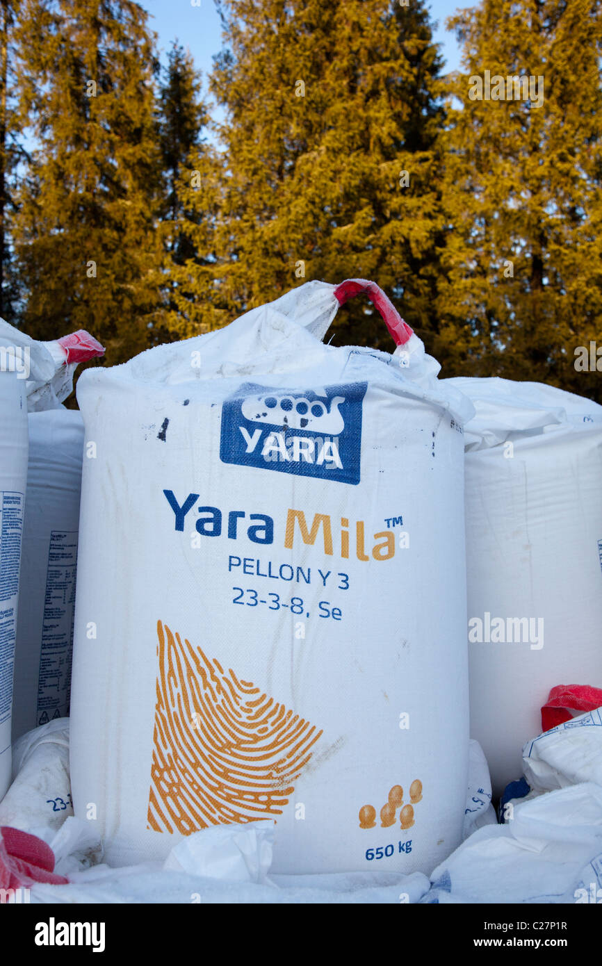 Saco de fertilizantes NPK de 650 kg ( Yara Mila ) para uso agrícola , campos de fertilización , Finlandia Foto de stock