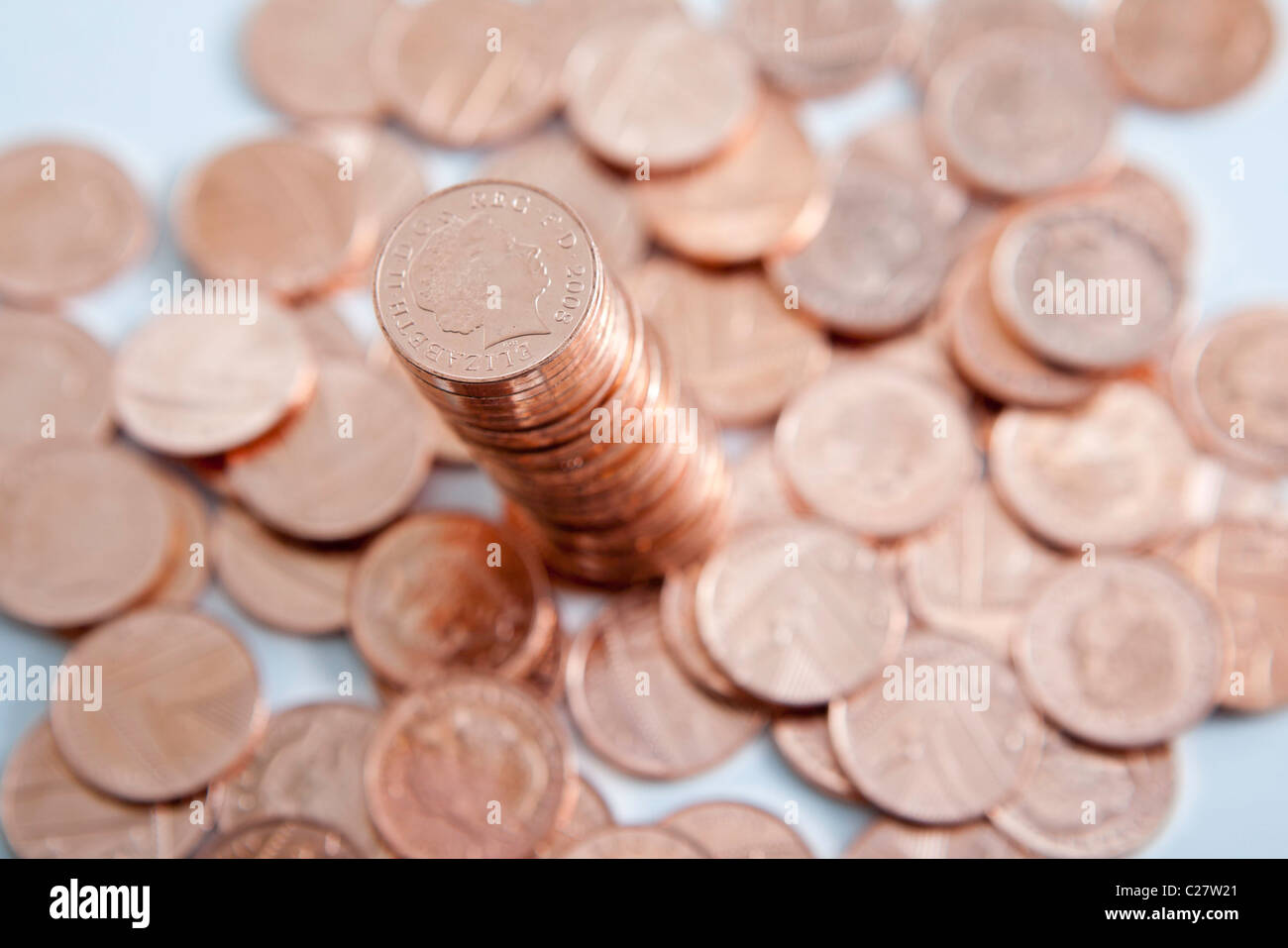 Pila de 1p un centavo británico monedas. Foto de stock