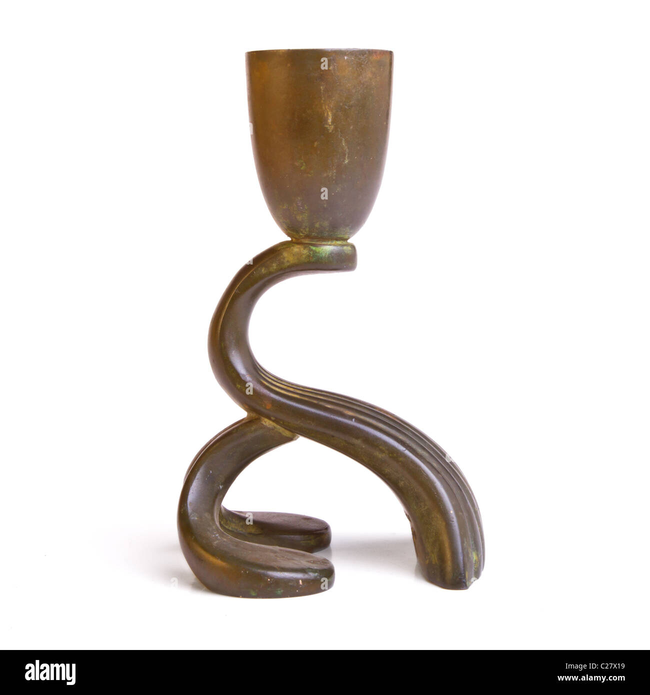 Art Deco bronce candelabro de baja perspectiva aislado en blanco. Foto de stock