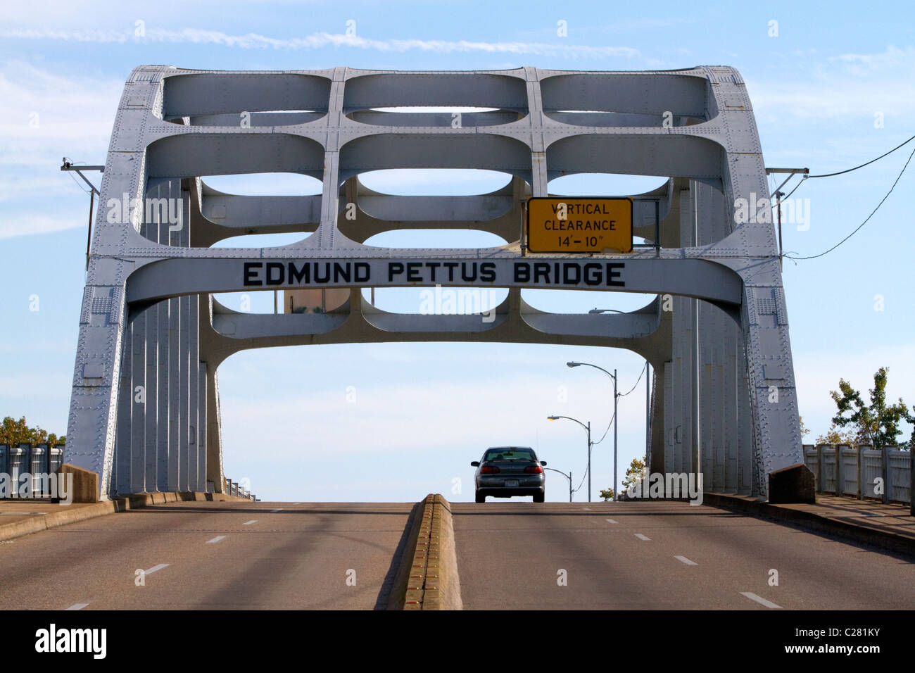 Puente Edmund Pettus lleva U.S. Highway 80 cruzando el río Alabama en Selma, Alabama, Estados Unidos. Foto de stock