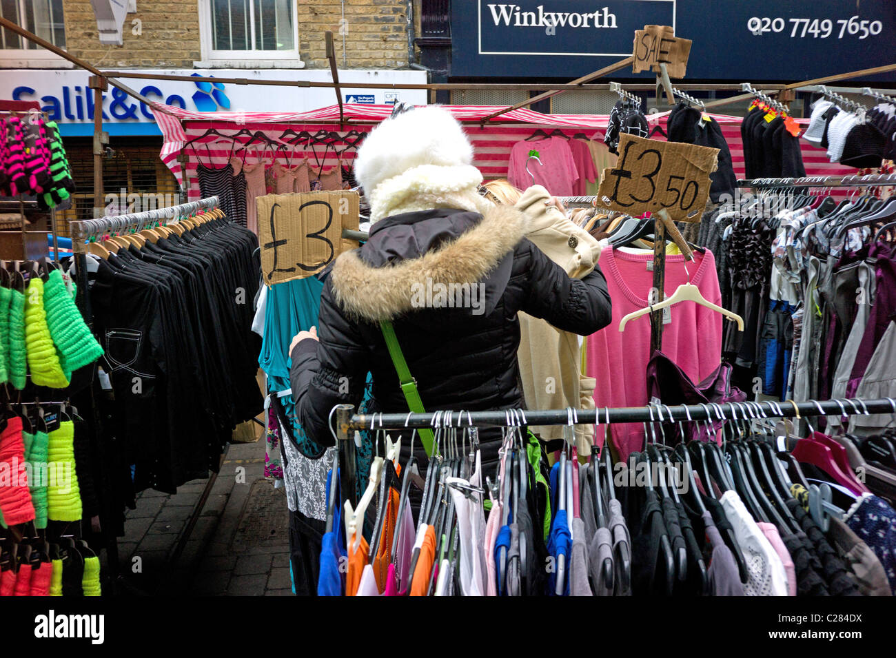 Ropa Barata Fotos e Imágenes de stock - Alamy