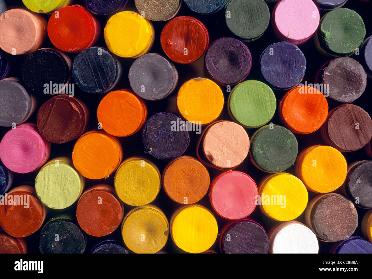 Resumen de cerca de macro de múltiples colores Crayola crayones Fotografía  de stock - Alamy