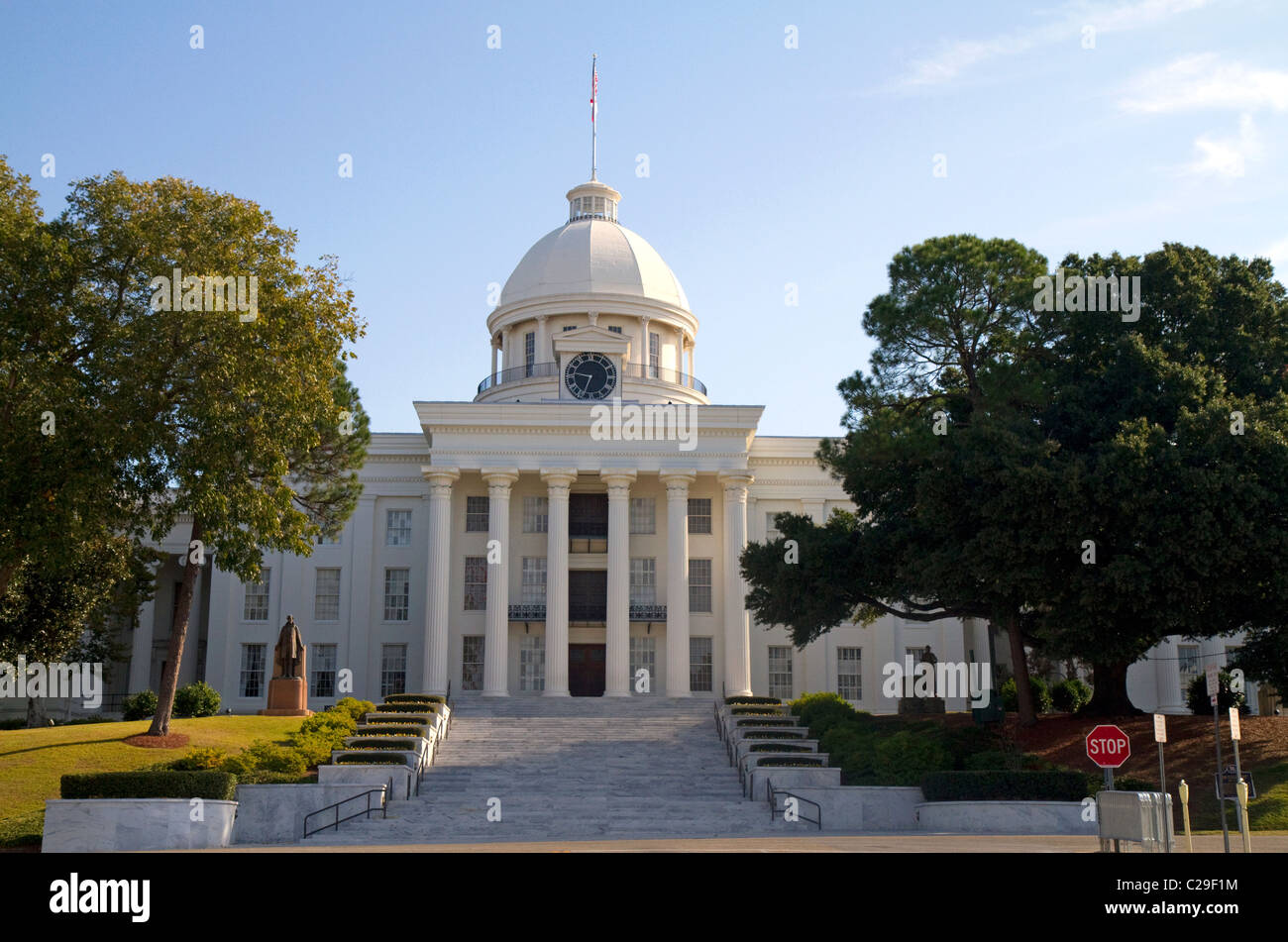 El edificio del Capitolio del Estado de Alabama situado sobre la colina de cabra en Montgomery, Alabama, Estados Unidos. Foto de stock