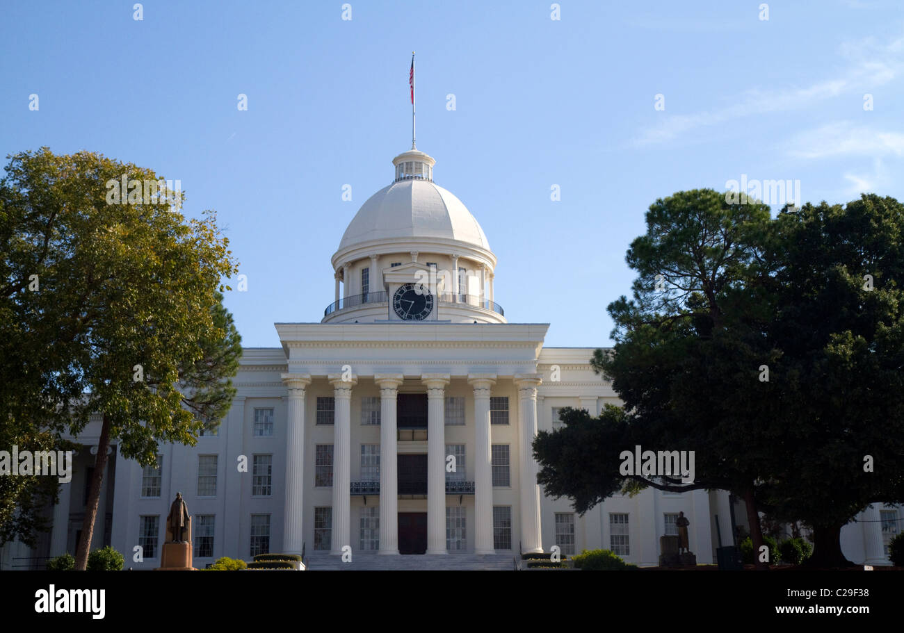 El edificio del Capitolio del Estado de Alabama situado sobre la colina de cabra en Montgomery, Alabama, Estados Unidos. Foto de stock