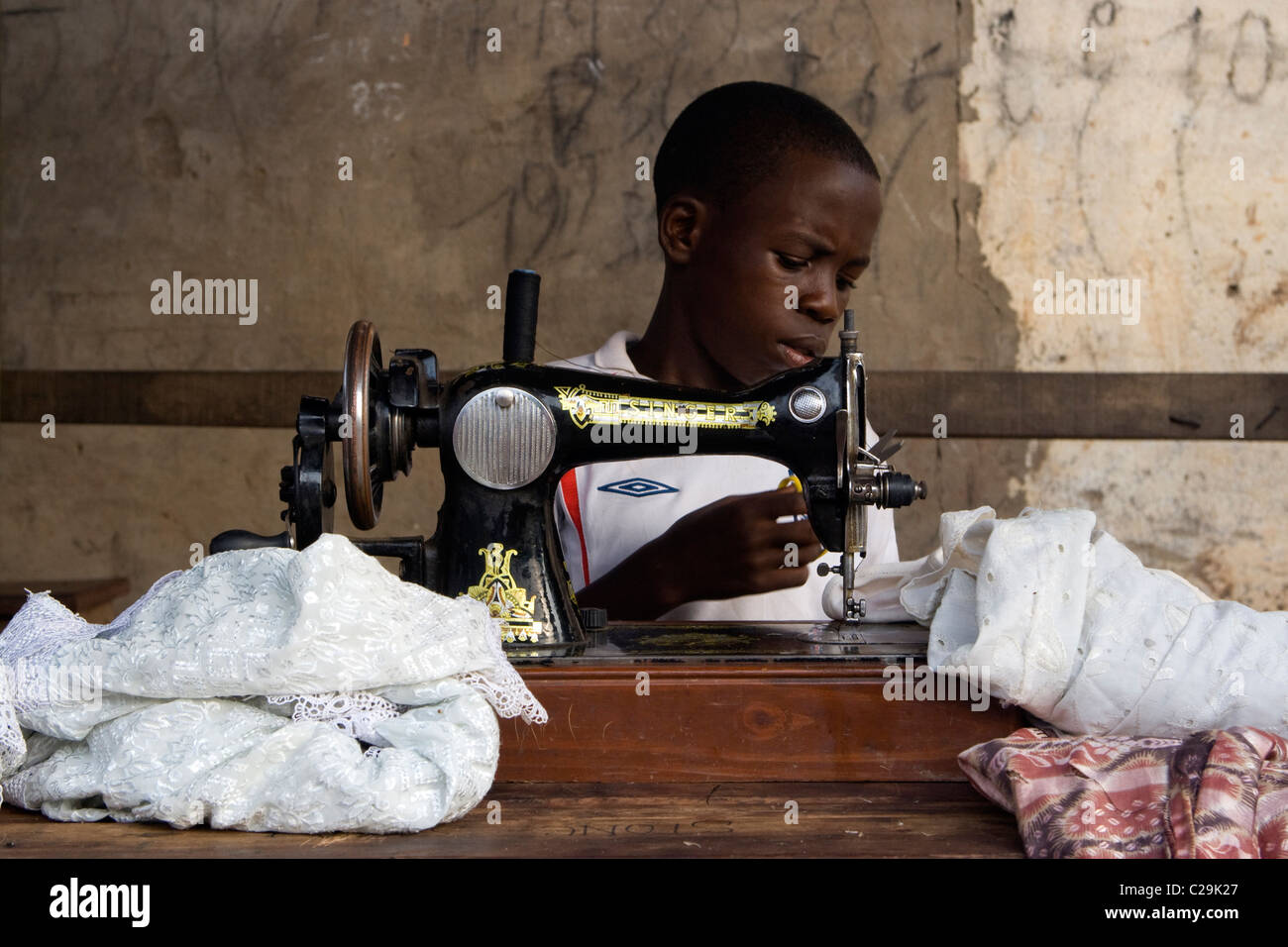 Modista ,Betou ,río Ubangi ,República del Congo Foto de stock