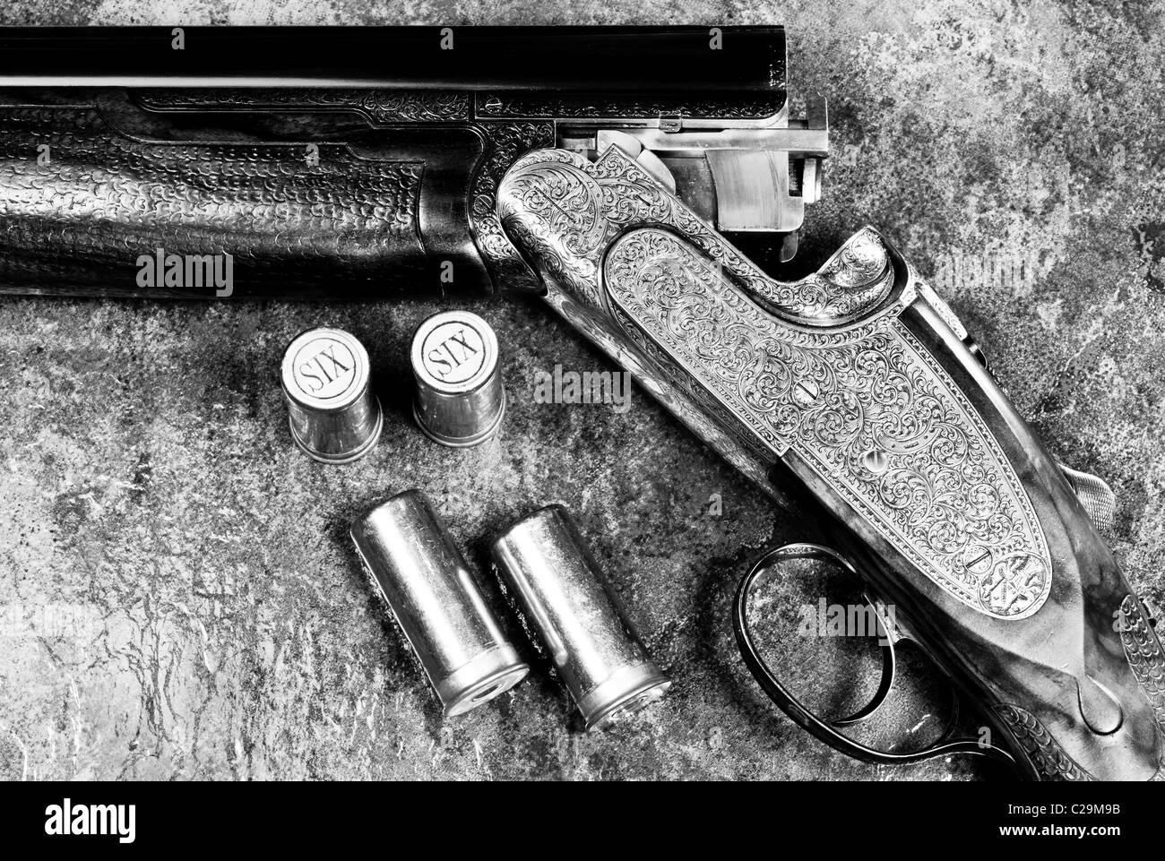 Bolas Blancas Con Un Arma Negro Foto de archivo - Imagen de pistola,  pelotilla: 27176492