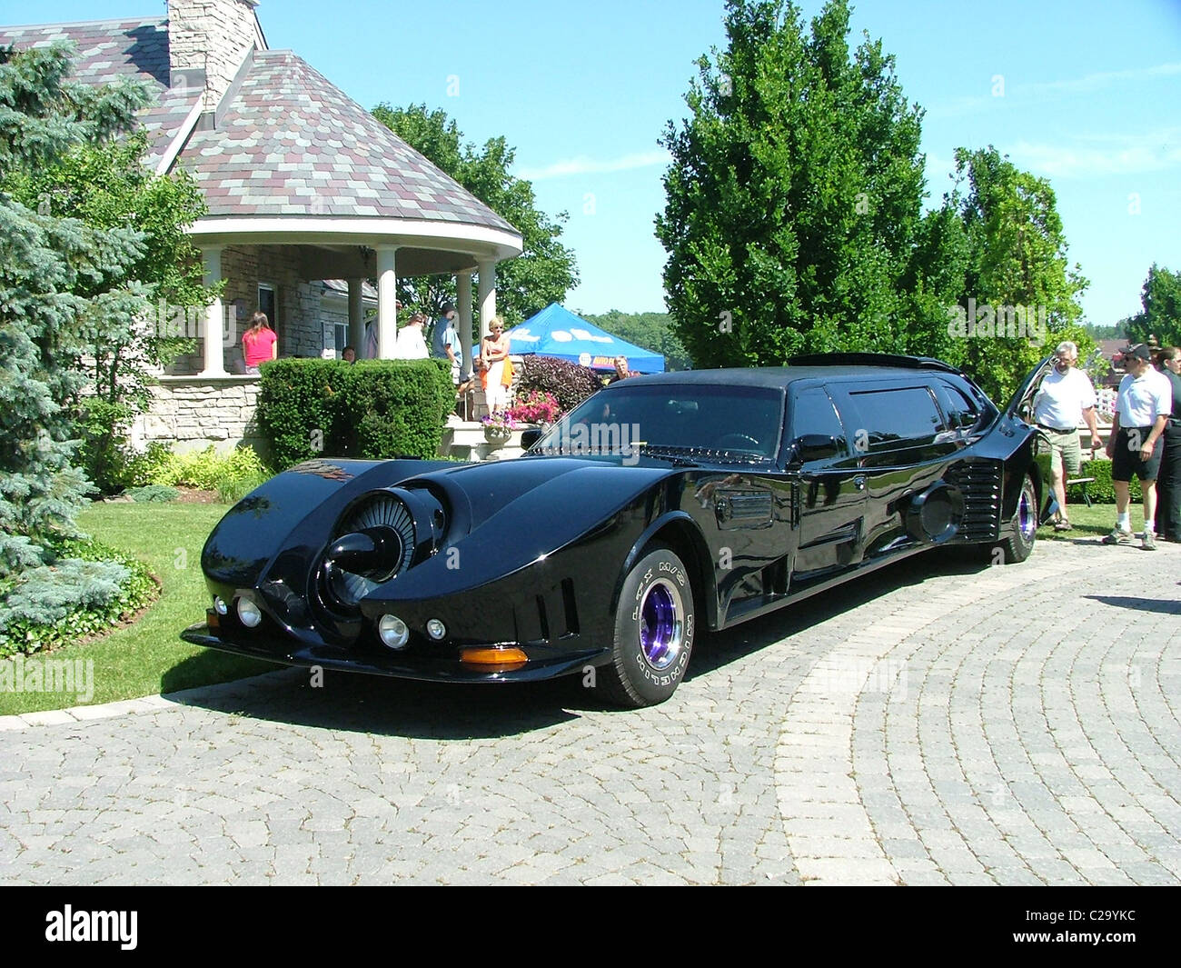 Batman limusina construido por el legendario creador de los 70s TV show  batimóvil George Barris Barris Kustom Industries Fotografía de stock - Alamy