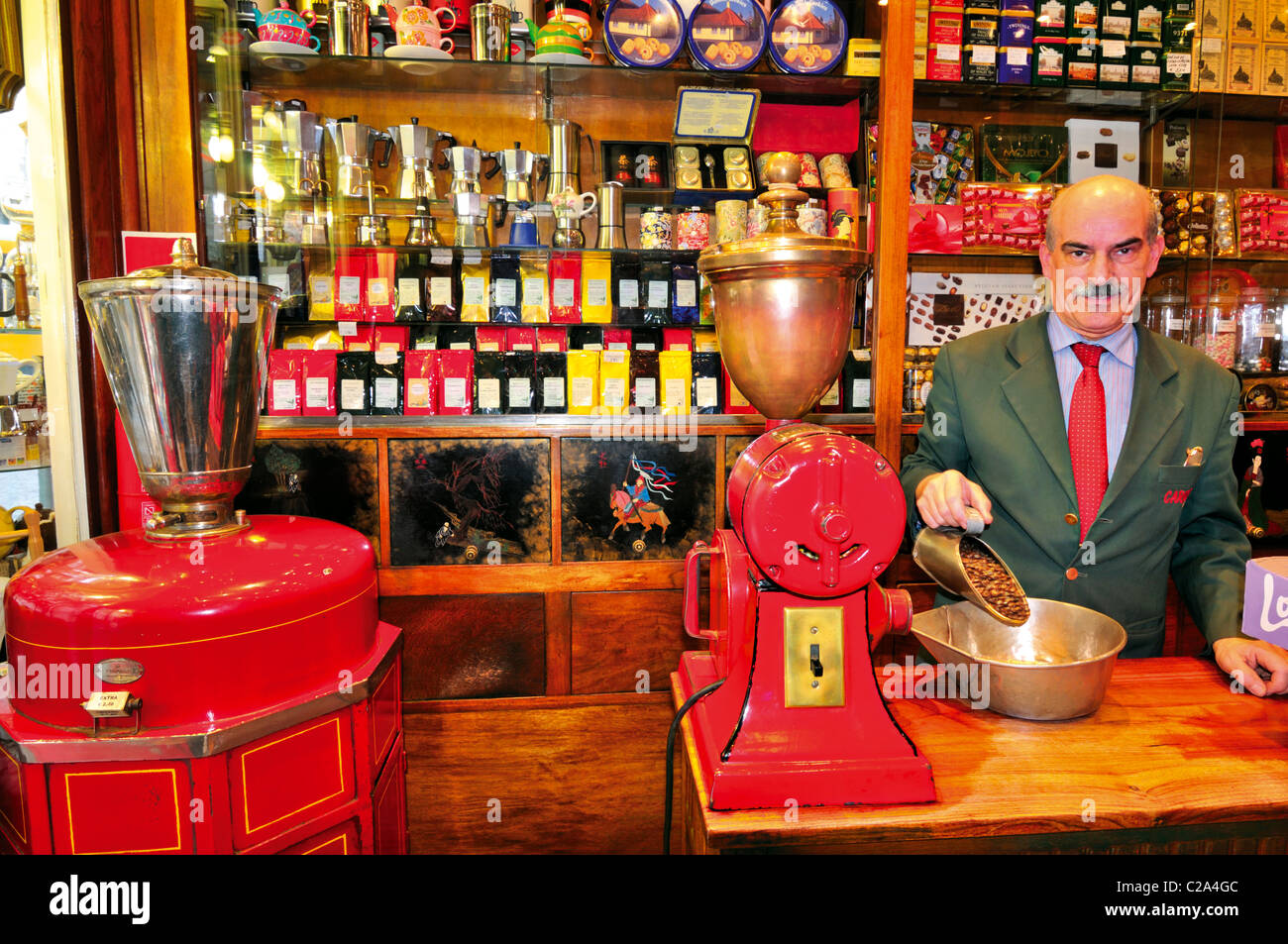 Portugal, Lisboa Café nostálgico y tienda de té "Carioca