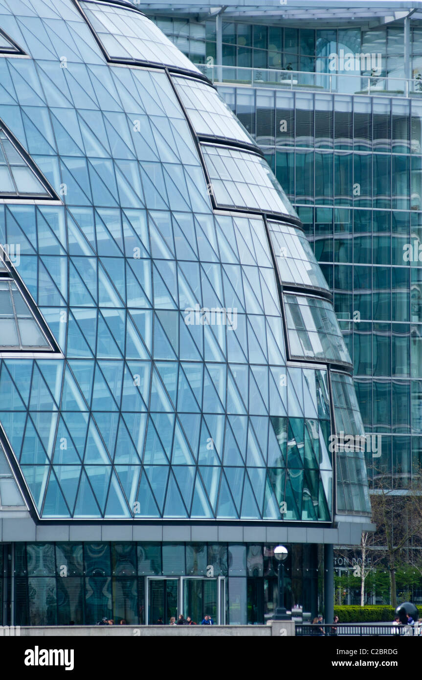 Una imagen abstracta del City Hall, el hogar de alcalde de Londres, la Asamblea de Londres y Greater London Authority GLA, Londres, Inglaterra. Foto de stock