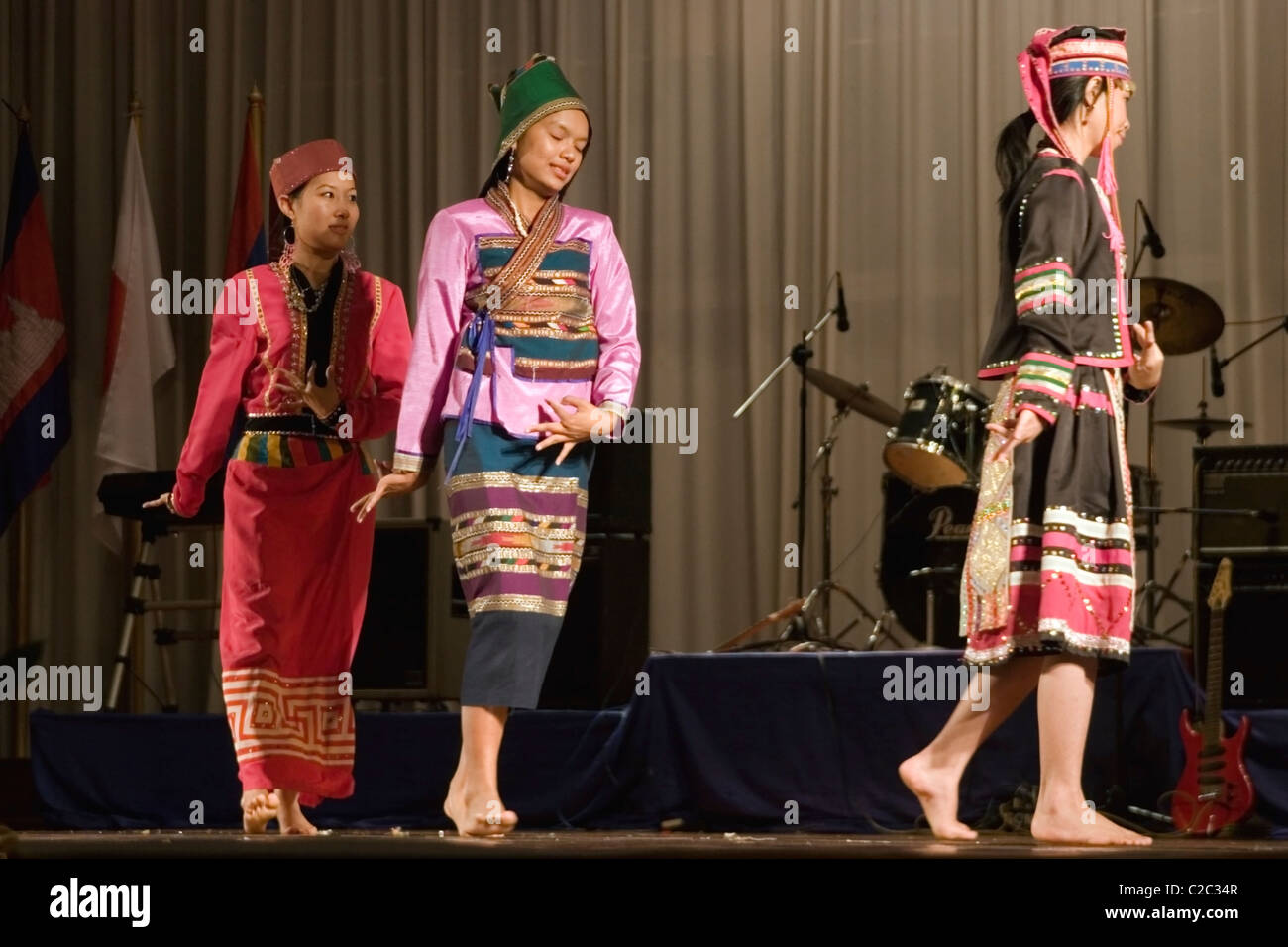 Niñas bailando sin ropa fotografías e imágenes de alta resolución - Alamy