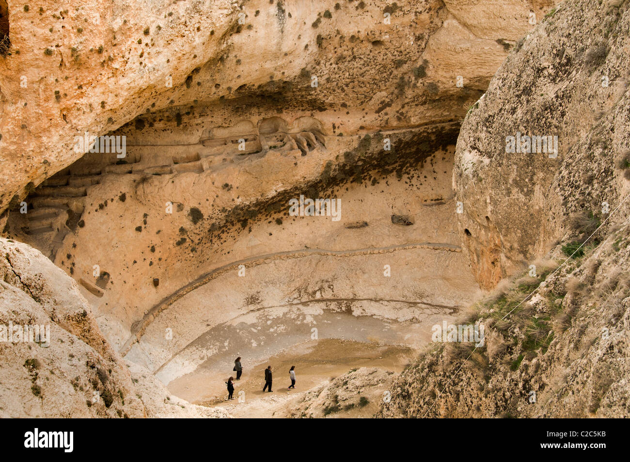 Maalula Maloula Thekla brecha Siria Cristiana Cuevas Cueva Necrópolis Foto de stock